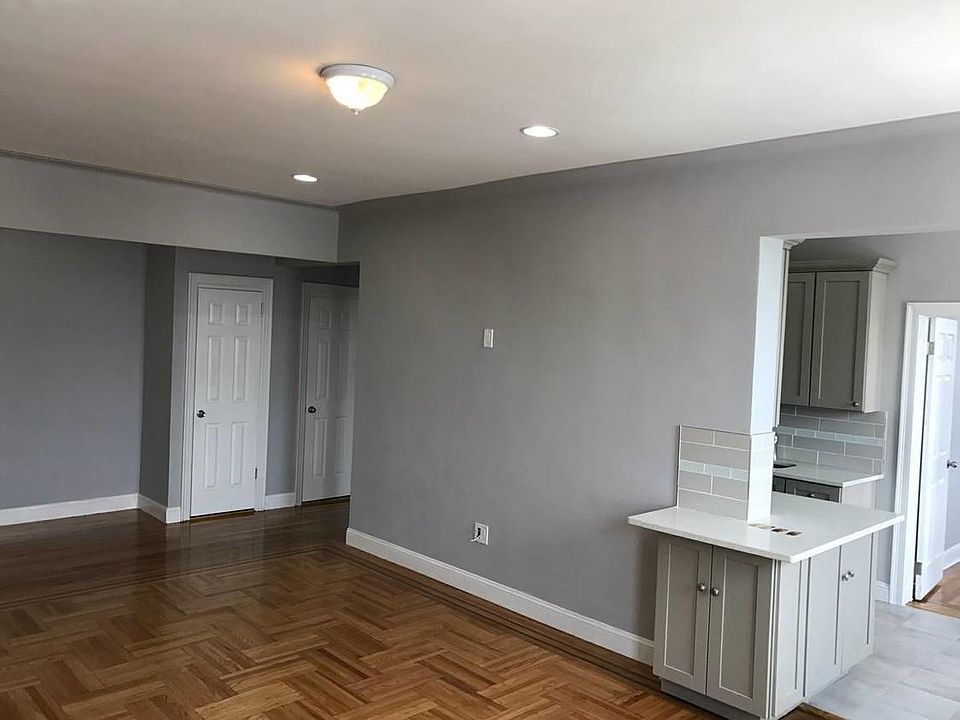 2nd image of 2020 E 41st St APT 5J