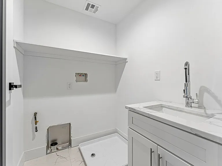 512 Knopf St — Photo 15