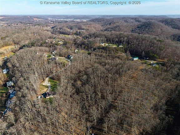 5th image of 165 Colonial Dr