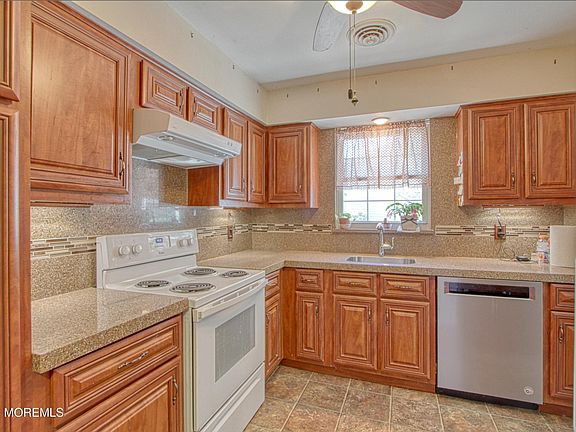 2nd image of 35b Birchwood Drive