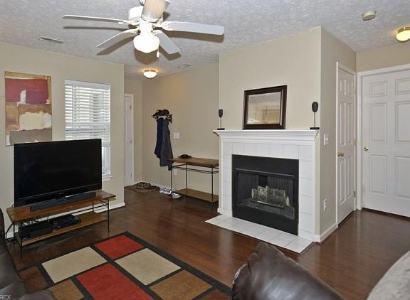 3rd image of 14701 Lenox Dr #101