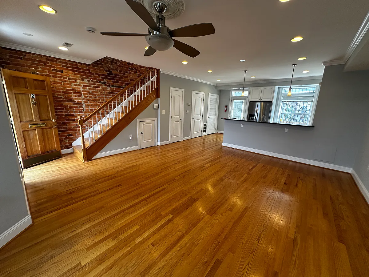 Building Photo - 1415 N Carolina Ave NE #2