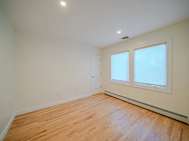 47 Columbus Dr — Photo 19
