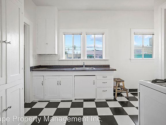 3rd image of 716 1/4 N Hayworth Ave #10720385