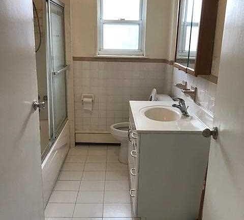 3rd image of 270 Moore St #Be