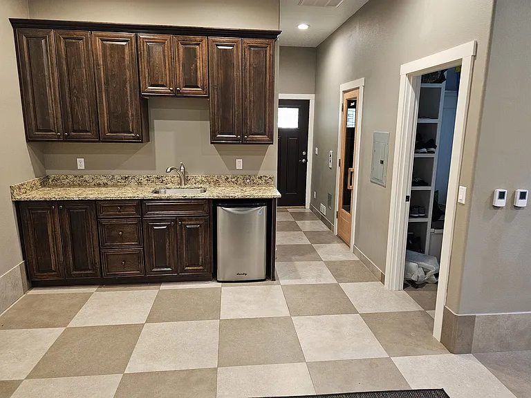 1323 SE Columbia Crest Ct — Photo 13