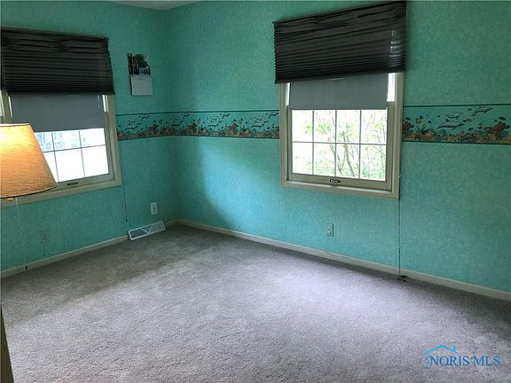 5th image of 905 Oak Knoll Dr