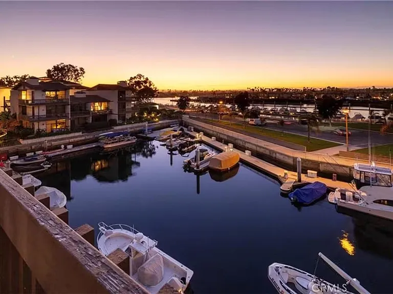 5327 Marina Pacifica Dr #KEY19 — Photo 48
