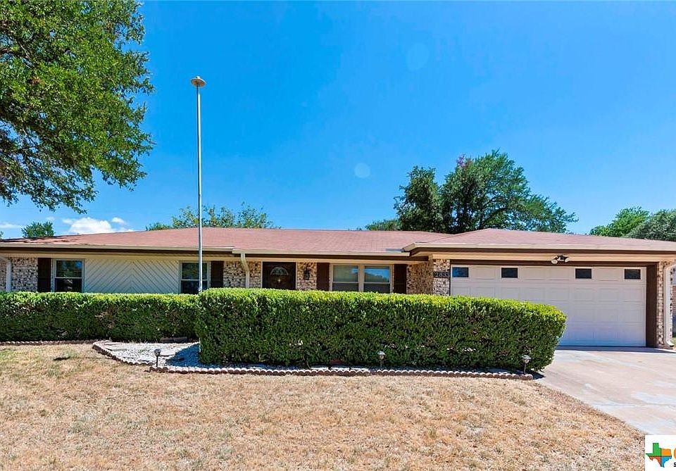 1st image of 2833 Veterans Ave