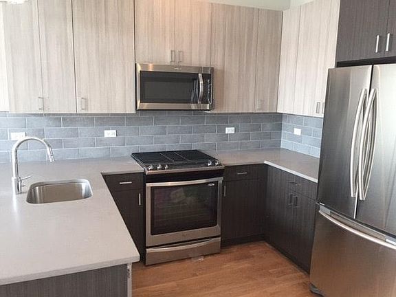 4th image of 1044 W Newport Ave APT 1B
