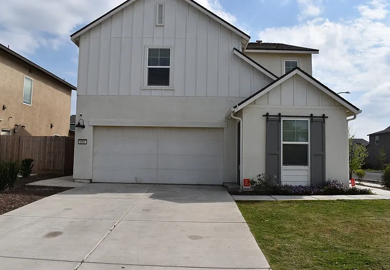 698 Jessie Dr — Photo 1