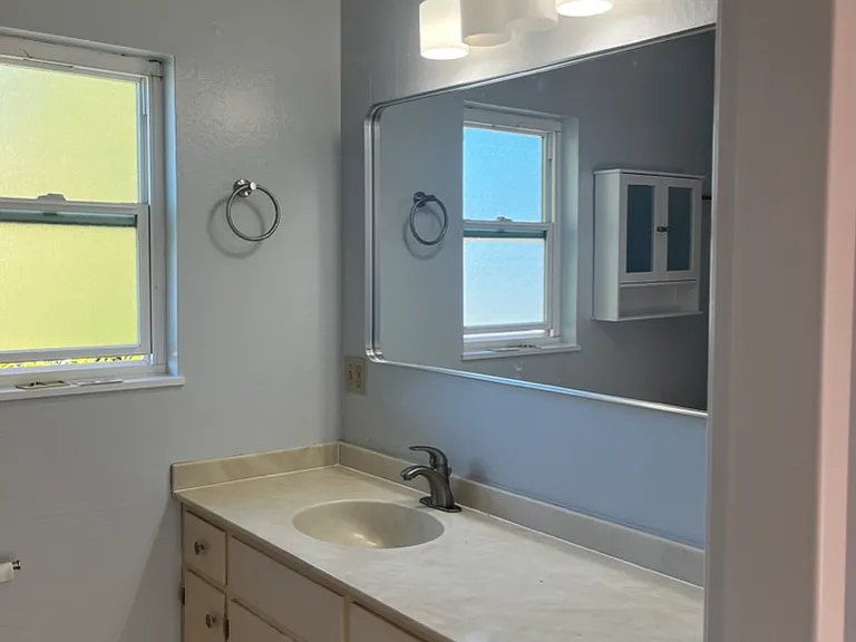 1150 James Pl #2 — Photo 11