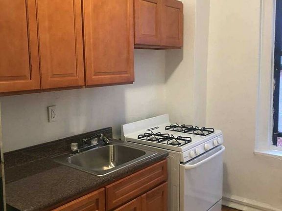 3rd image of 2721 Morris Ave APT 2E