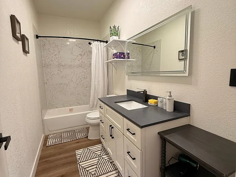 3625 Lyon Ave — Photo 6