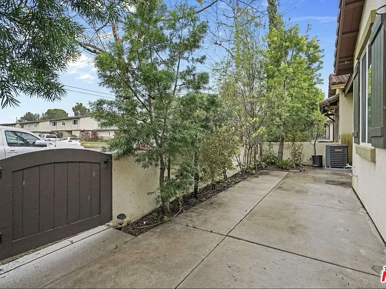 4720 E Washington Ave — Photo 3