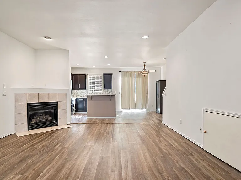 9284 SW Sweek Dr — Photo 4