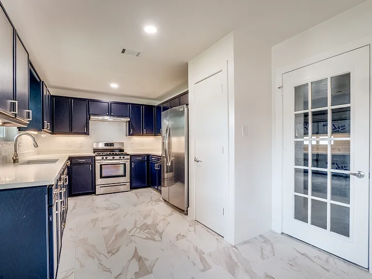 1323 Lark Ln — Photo 14