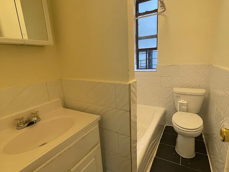 40-60 Elbertson St #5D — Photo 4