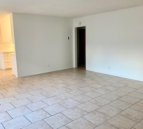 4th image of 1226 E 2nd St #8-1226-08