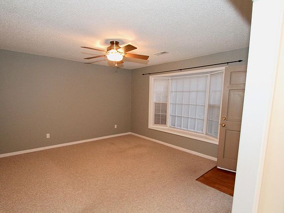 4th image of 126 Oakmont Dr APT 30