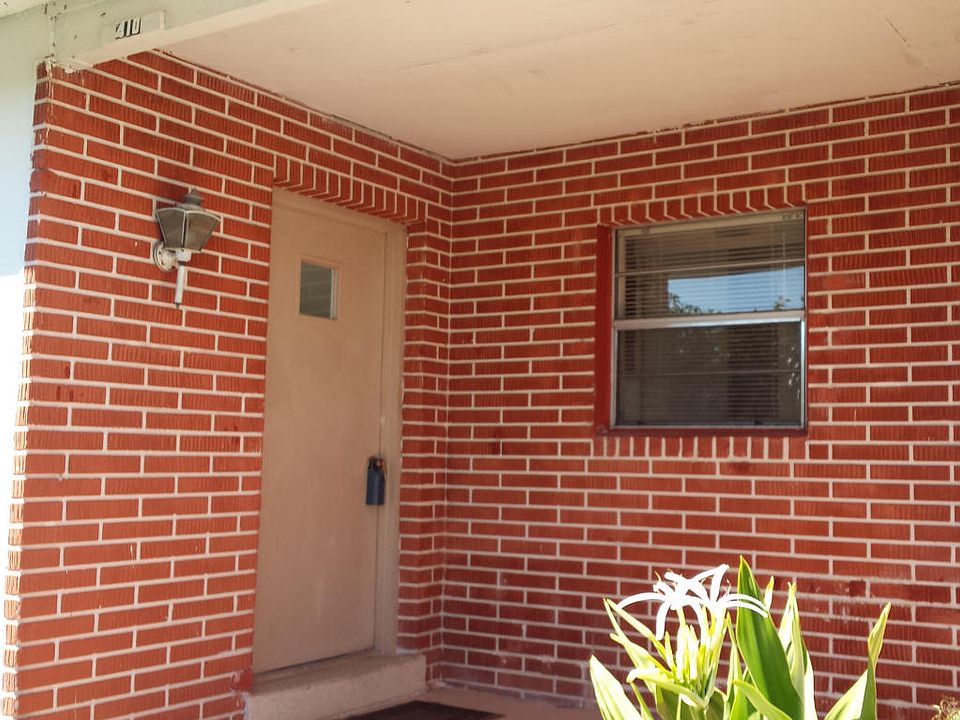 2nd image of 410 Cassia Blvd