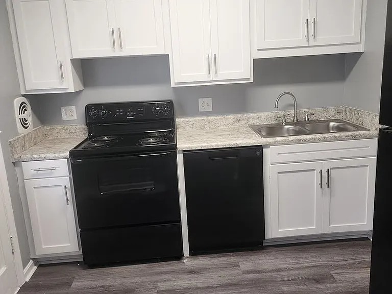 Huntingdon Apartments — Photo 56