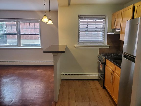 3rd image of 36 Duncan Ave #2JD