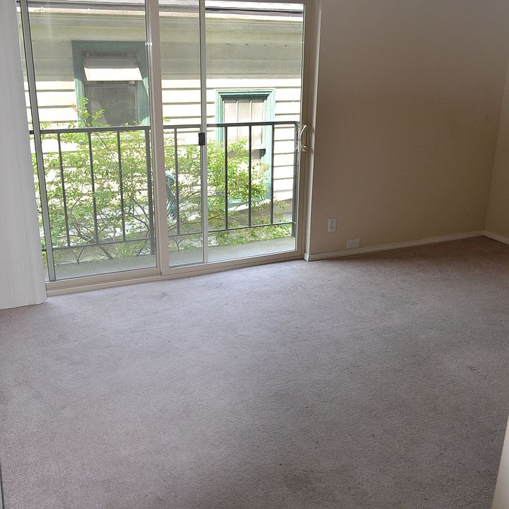1st image of 5263 15th Ave NE APT 202