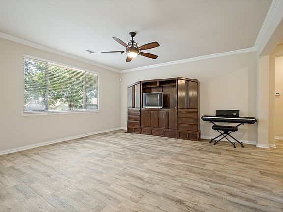 3rd image of 9108 Compton St