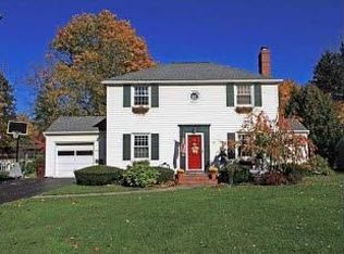 28 Chelmsford Rd, Rochester, NY 14618