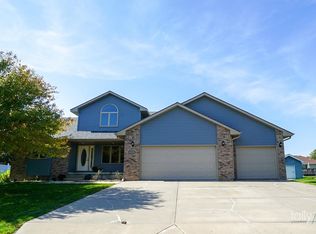 2516 Parkview Dr, Grand Island, NE 68801