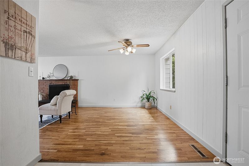 3rd image of 360 Tremont Street W
