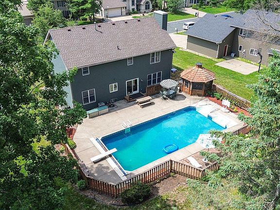 3rd image of 1497 Golf View Dr