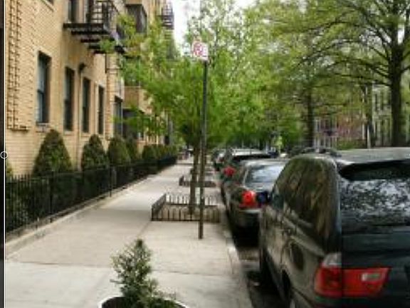 4th image of 43 Hawthorne St
