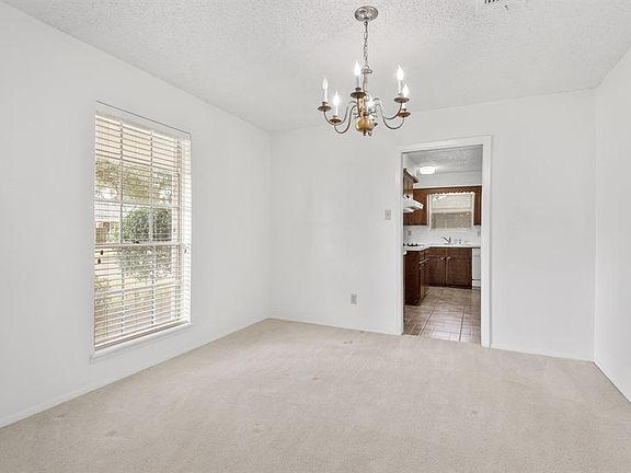 5th image of 1113 Phyllis St