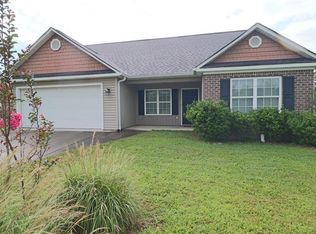 104 Colonial Dr, Calhoun, GA 30701