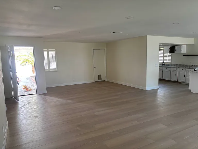1335 Bobrich Cir — Photo 3