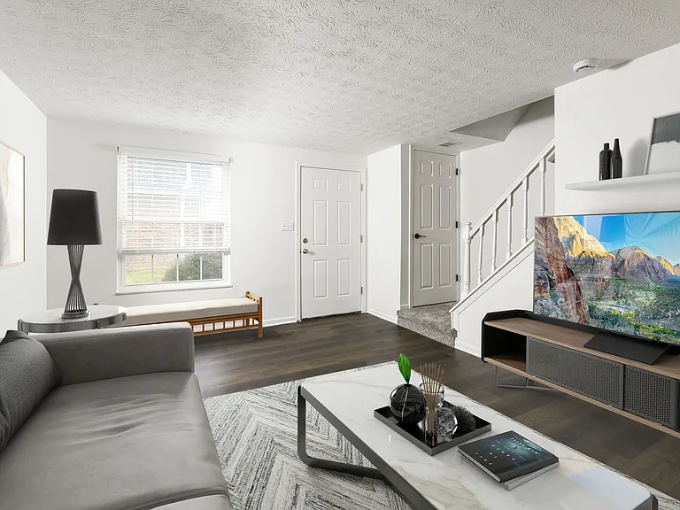 Pointe at Northern Woods — Photo 10