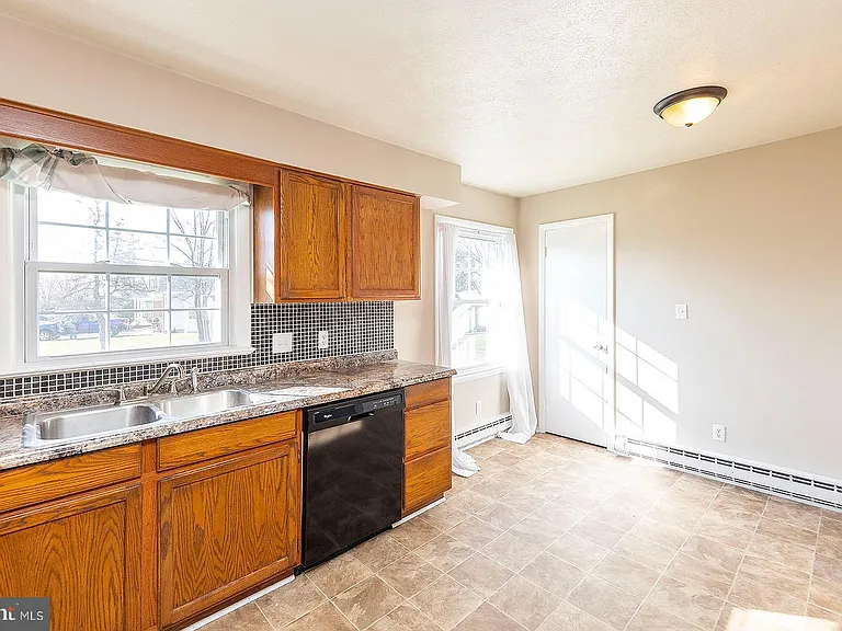 120 Meadowlark Ln — Photo 10