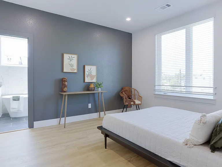 2805 Weisenberger St #503 — Photo 18