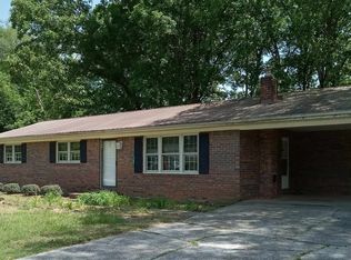 746 E Louise St, Clarkesville, GA 30523