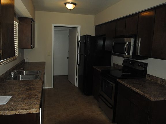 3rd image of 7146 W Rose Ln