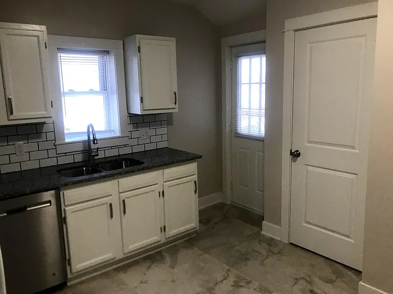 741 Jackson St NW — Photo 5