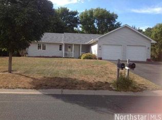 716 Debbie Ln, Carver, MN 55315