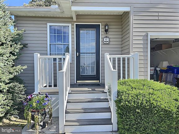 2nd image of 107 Waneta St