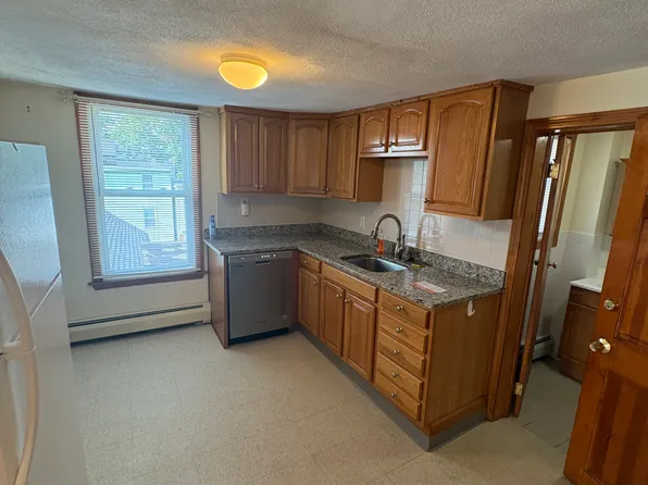 22 8th St APT 2, Cambridge, MA 02141