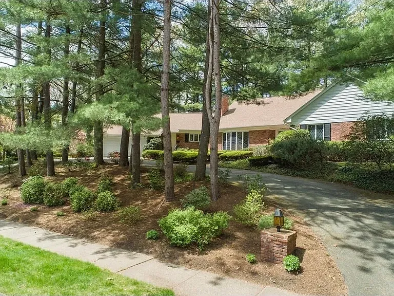 208 Tanglewood Dr — Photo 52