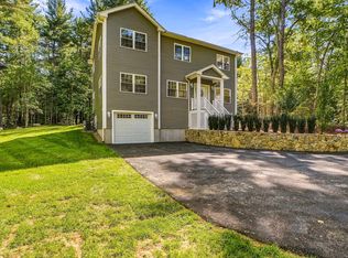 91 High St, Upton, MA 01568