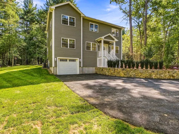91 High St, Upton, MA 01568