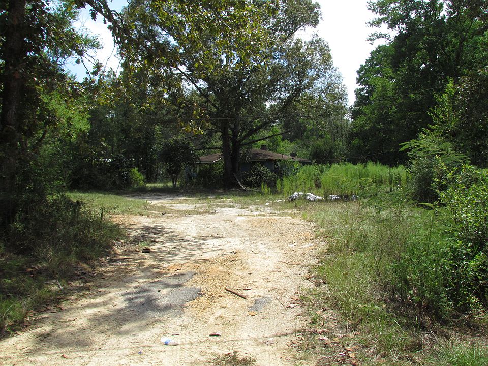 2nd image of 151 Pinewoods Rd